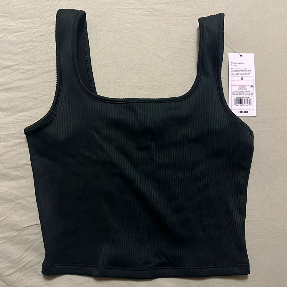 black cropped tank top